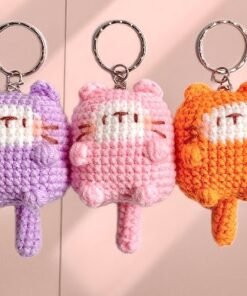 Móc khóa hình con mèo từ len handmade mang đến nét xinh