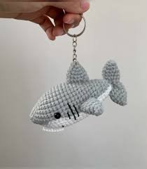 Móc khóa hình con cá mập handmade len đan dễ thương